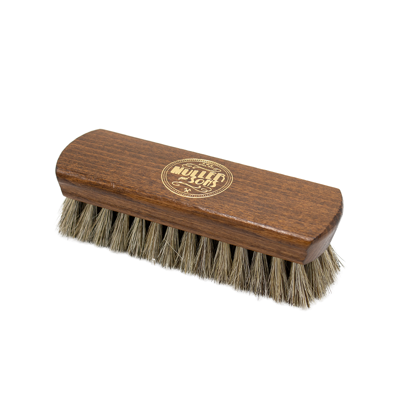 uitwrijfborstel paardenhaar om schoencreme uit te wrijven en te laten glanzen